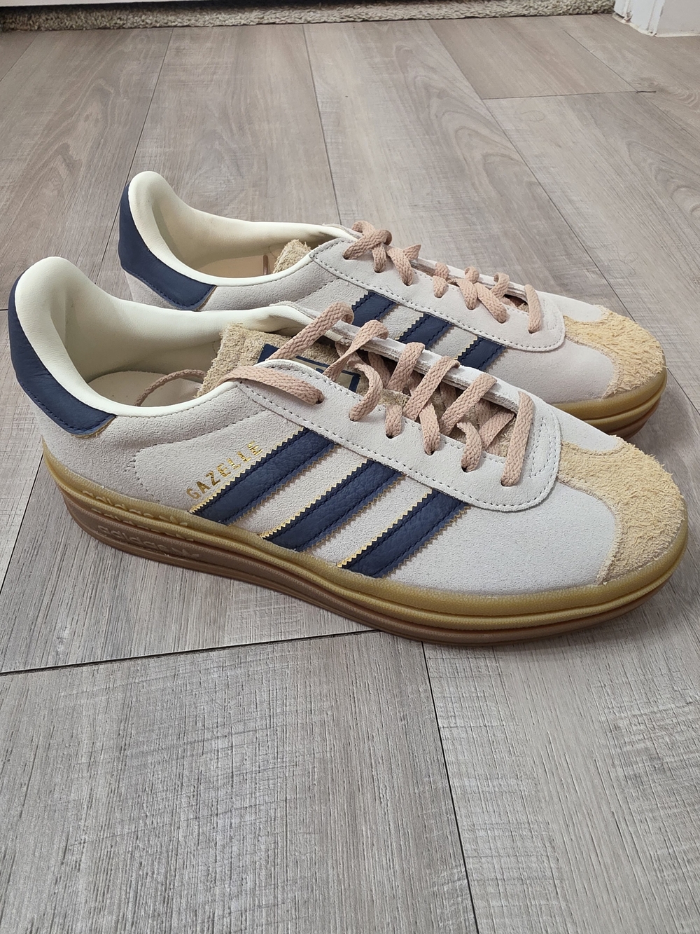 NWOB Adidas Originals Gazelle Bold sneakers in cream and navy - Picture 5 of 10